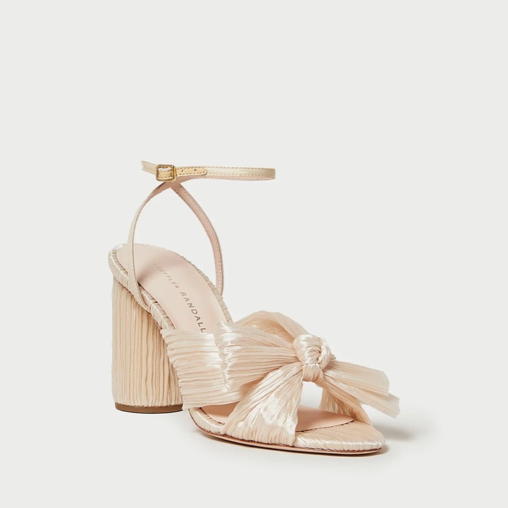 Camellia Almond Pleated Bow Heel, size 7, NWT